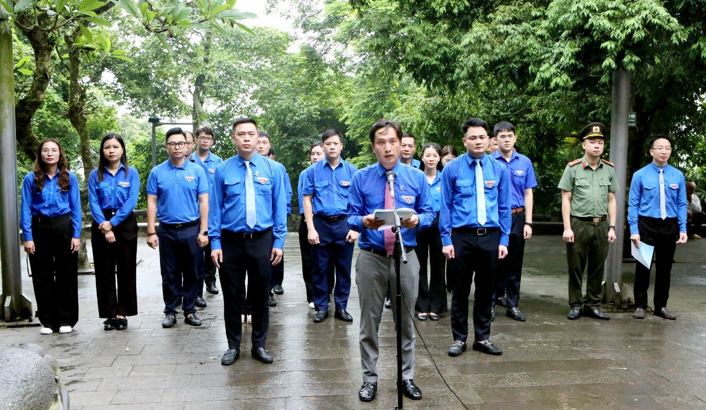 Hội Liên hiệp thanh niên Việt Nam tỉnh Phú Thọ dâng hương, báo công các Vua Hùng