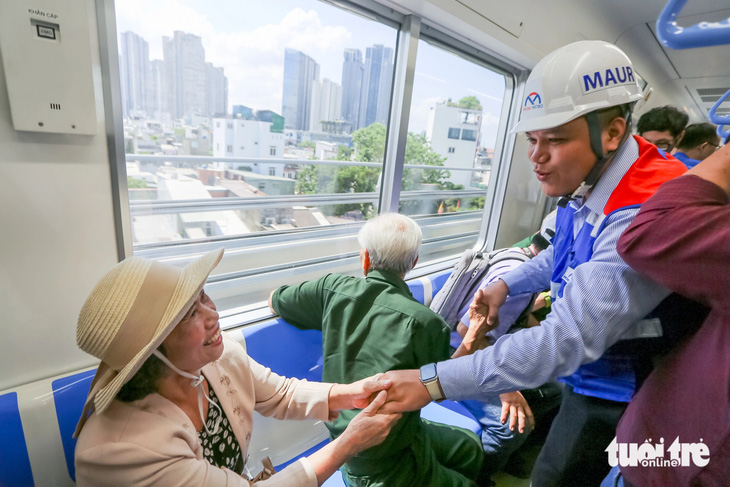 TP.HCM vướng quy định khi muốn miễn vé cho một số hành khách đi buýt, metro