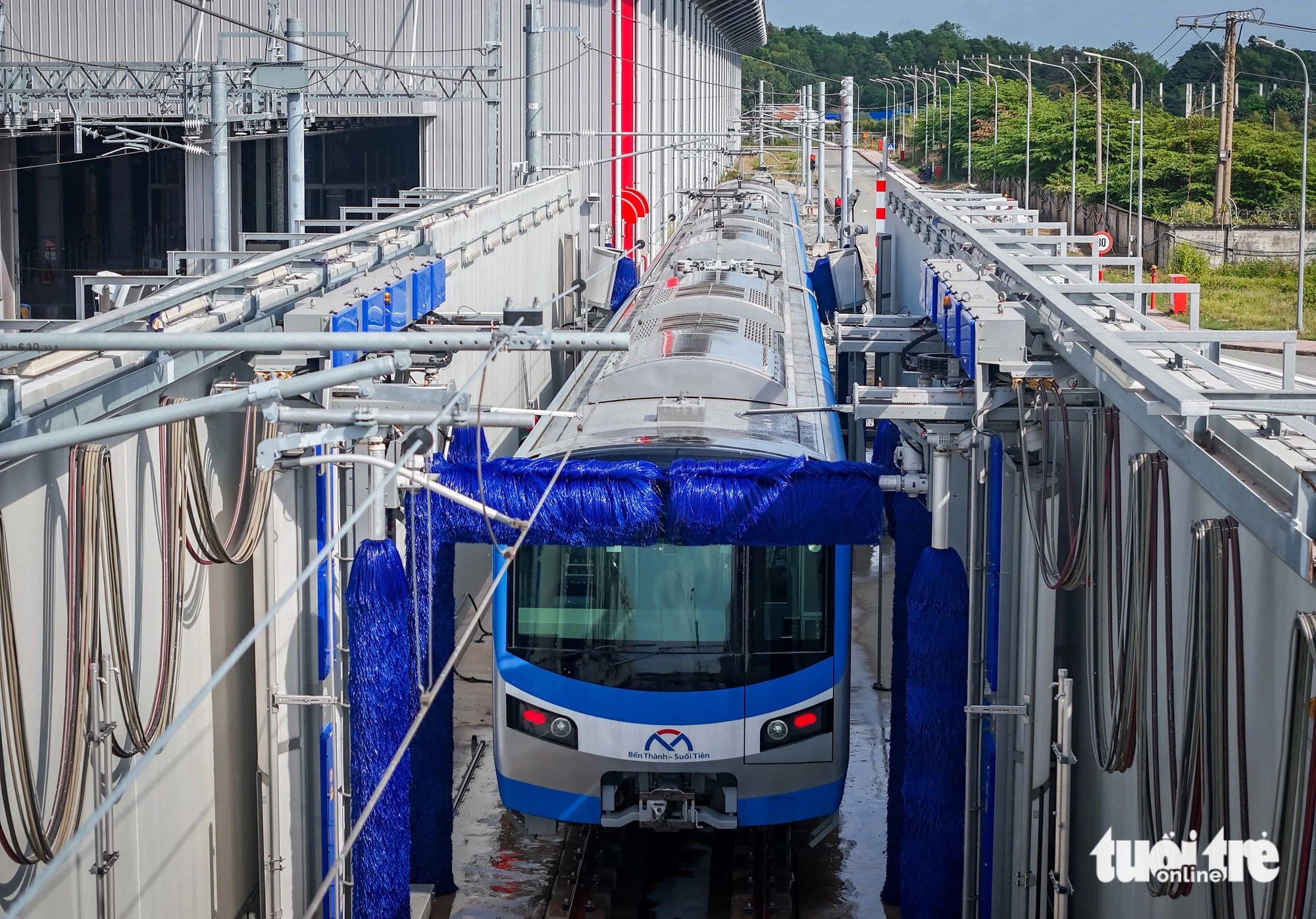 Cận cảnh hệ thống rửa tàu tự động tuyến metro số 1